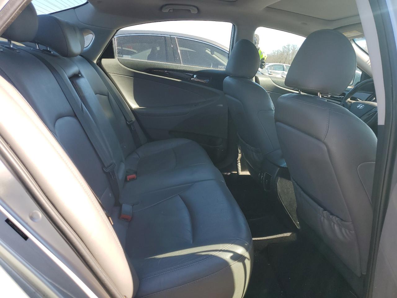 2012 Hyundai Sonata - Image 10