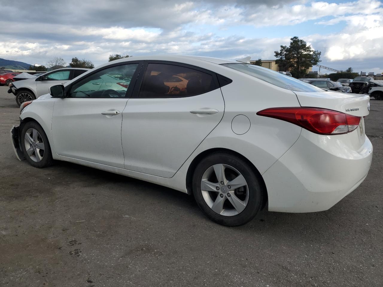2013 Hyundai Elantra - Image 2