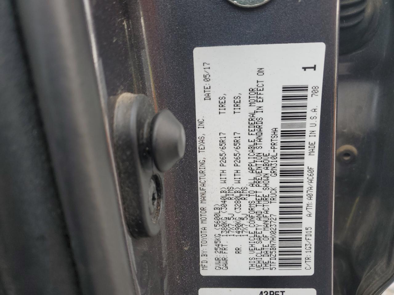 2017 Toyota Tacoma - Image 14