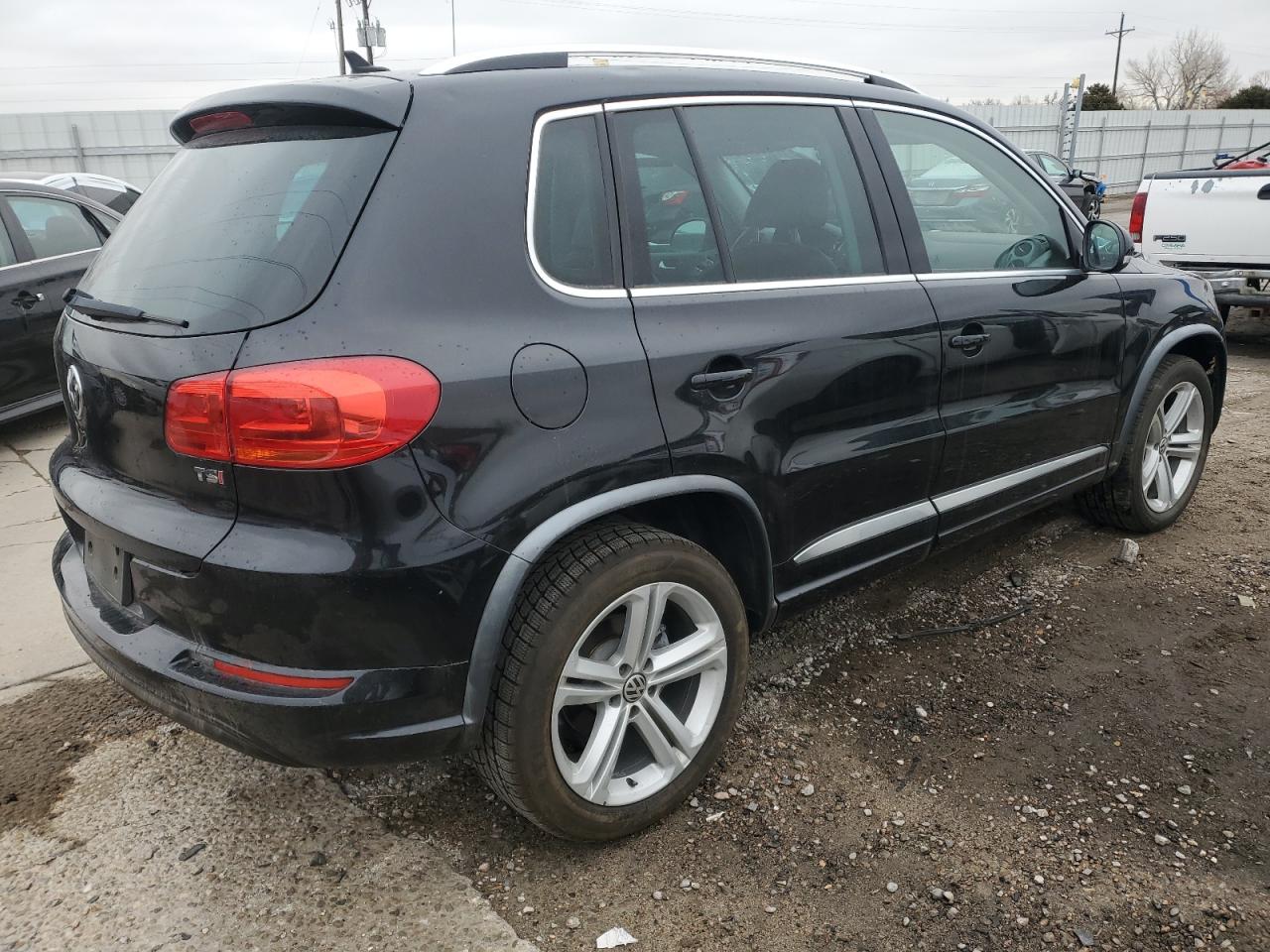2017 Volkswagen Tiguan - Image 3