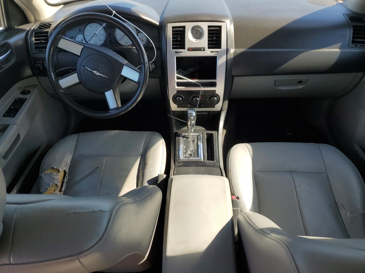 2006 Chrysler 300 - Image 8
