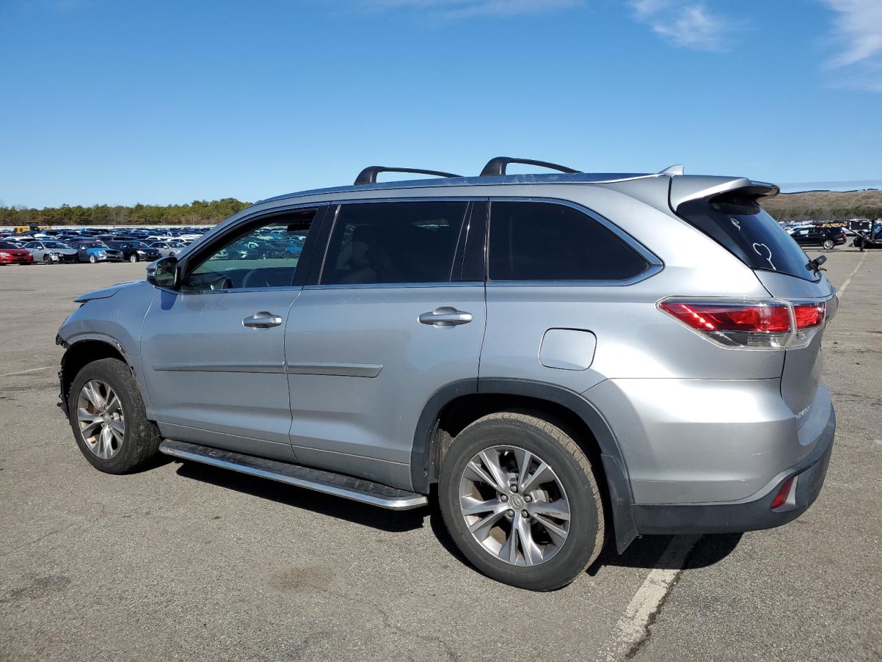 2015 Toyota Highlander - Image 2
