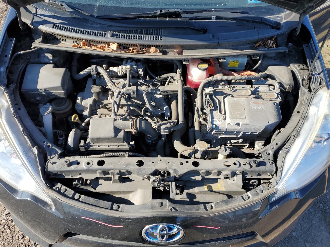 2014 Toyota Prius - Image 11