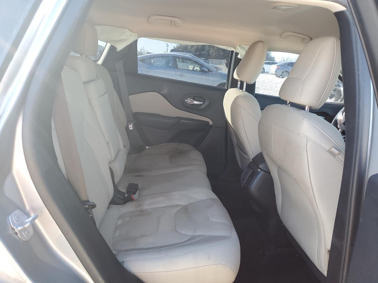 2015 Jeep Grand Cherokee - Image 12
