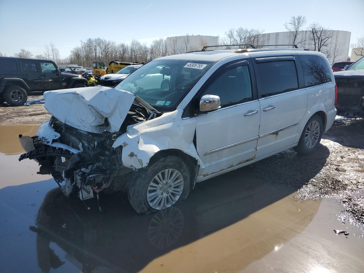 2015 Chrysler Town & Country - Image 1