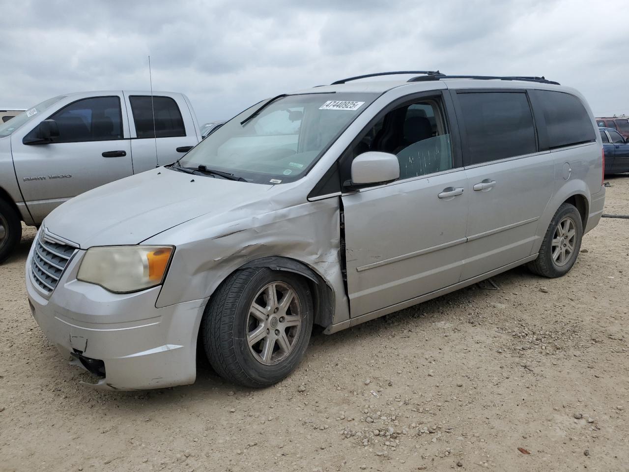 2009 Chrysler Town & Country - Image 1