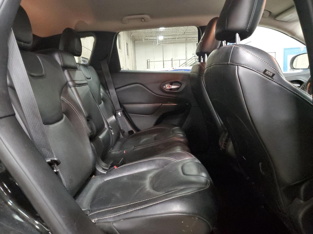 2015 Jeep Grand Cherokee - Image 11