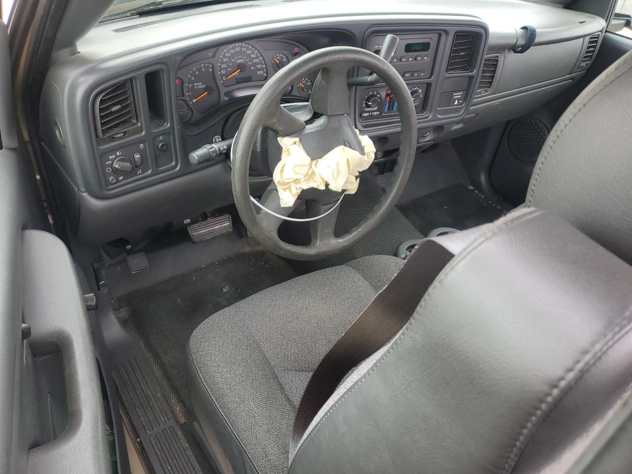 2004 Chevrolet S-10 Pickup - Image 8