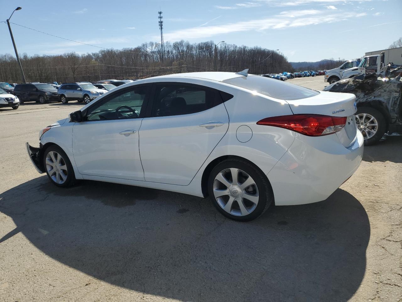 2013 Hyundai Elantra - Image 2