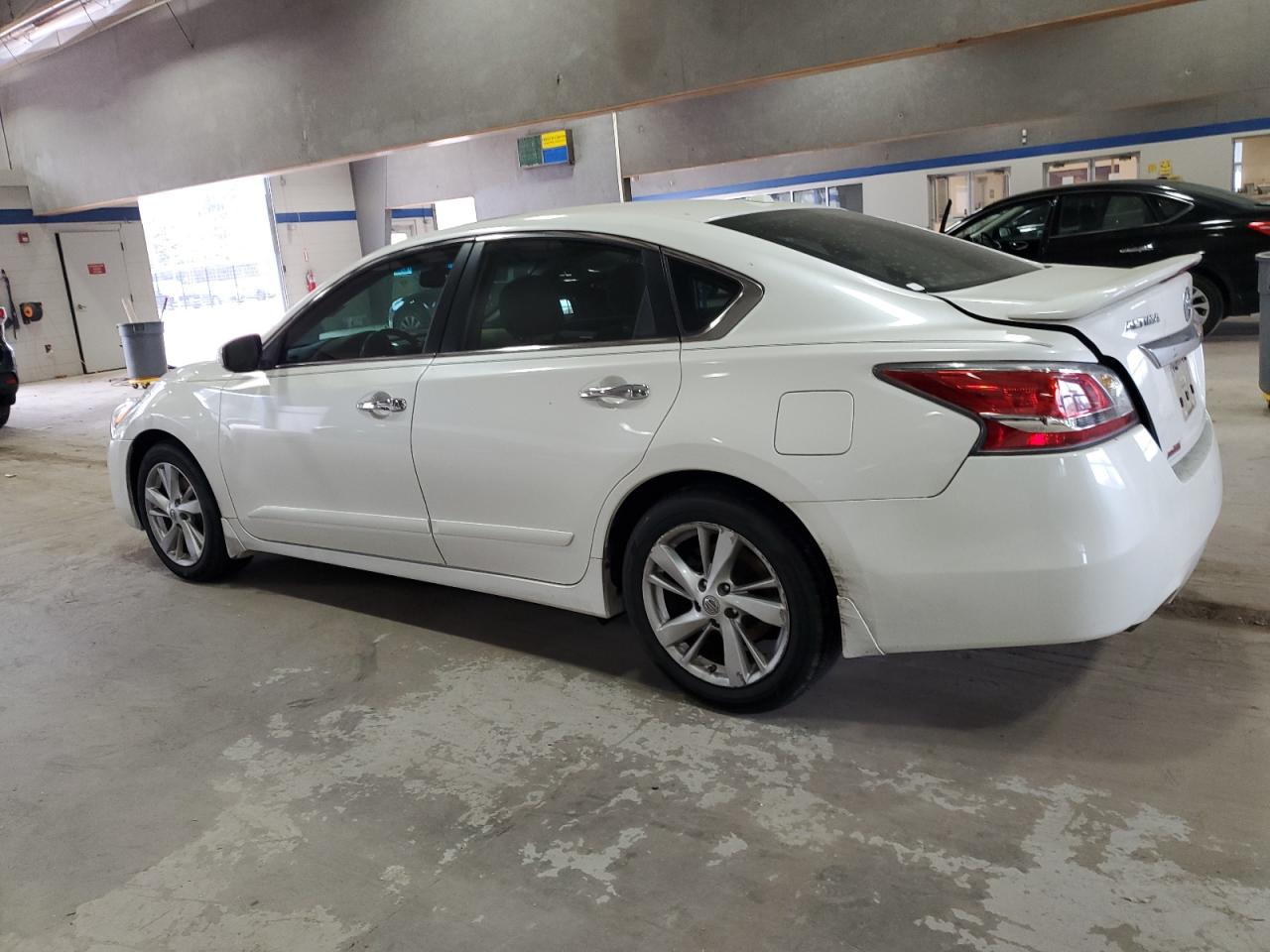 2015 Nissan Altima - Image 2