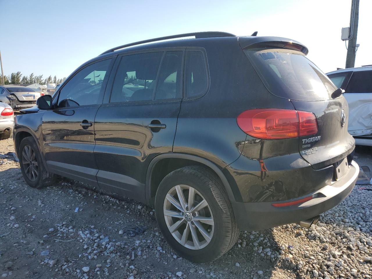 2017 Volkswagen Tiguan - Image 2