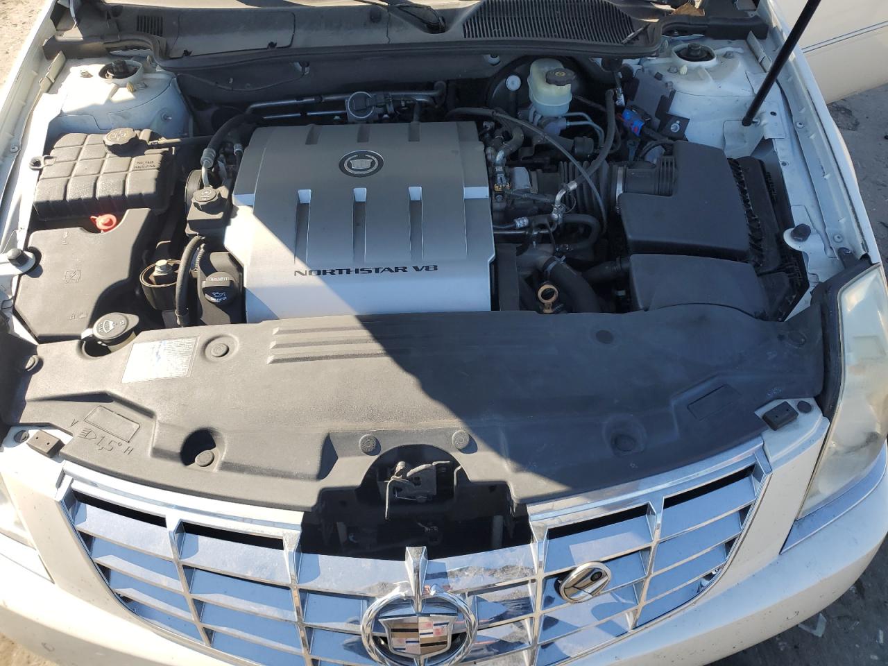 2011 Cadillac DTS - Image 11