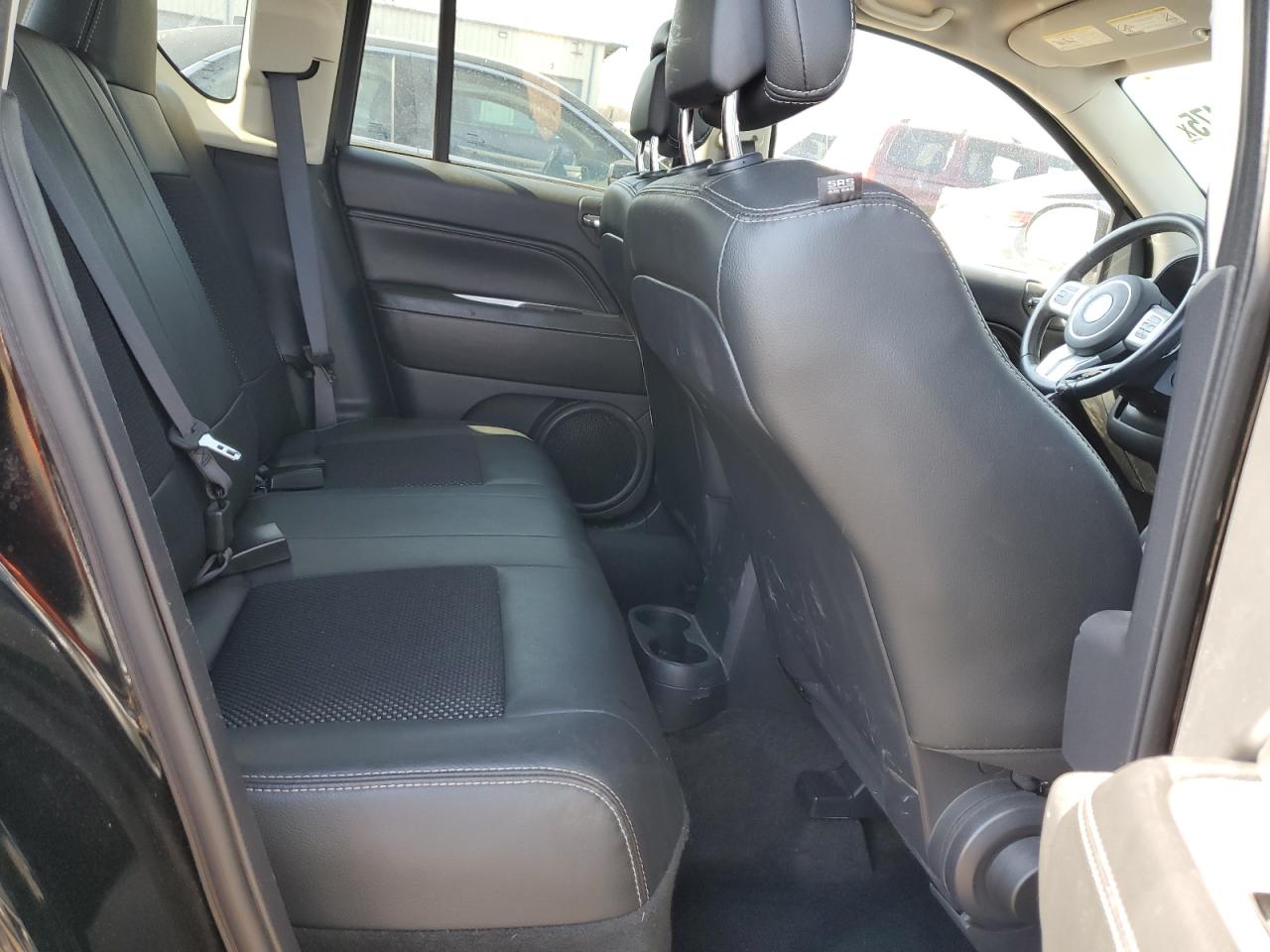 2017 Jeep Compass - Image 11