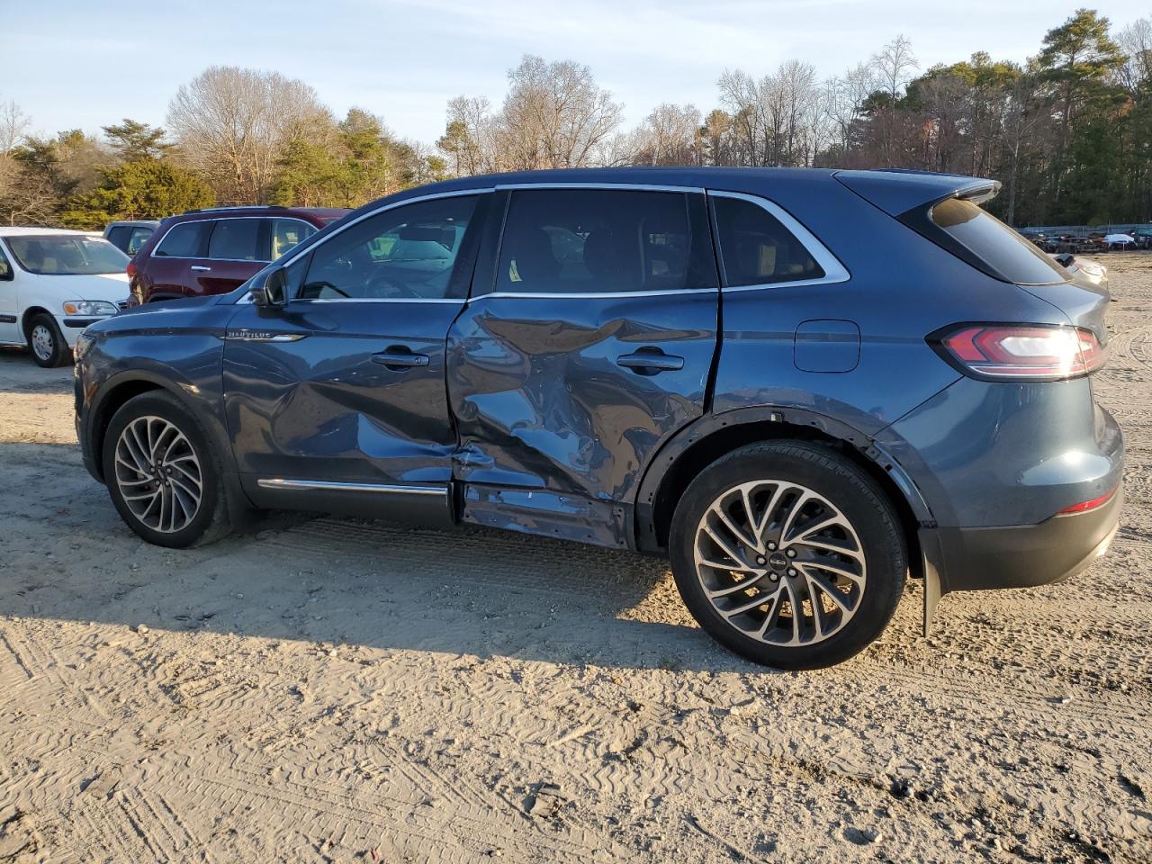2019 Lincoln Nautilus - Image 2