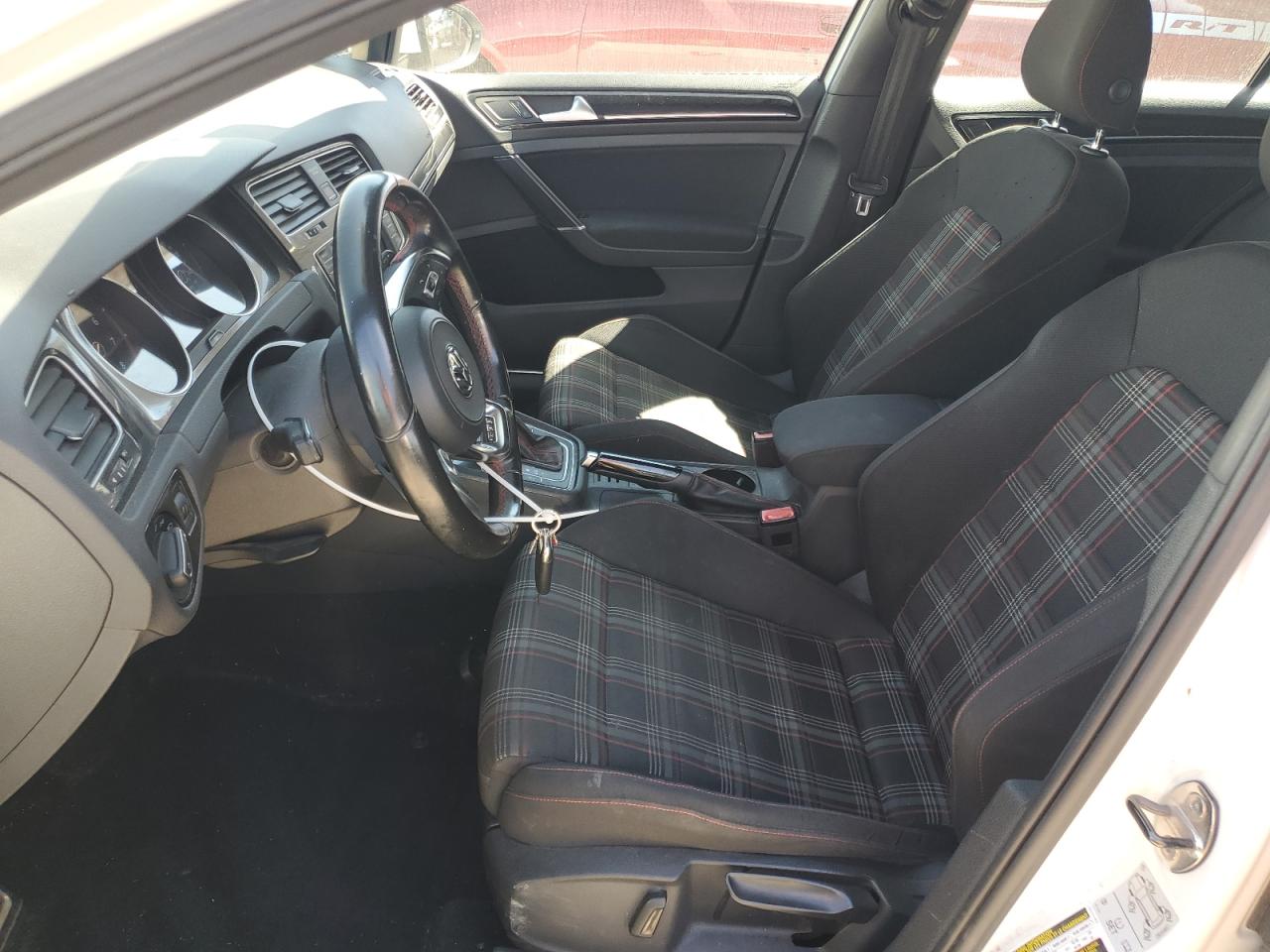 2017 Volkswagen GTI - Image 7