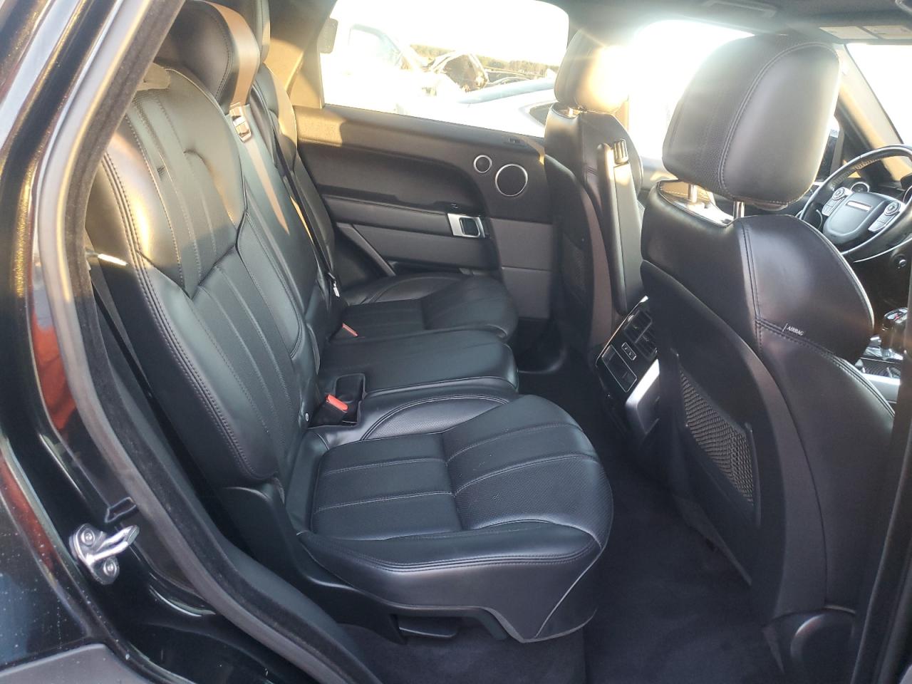 2016 Land Rover Range Rover - Image 11