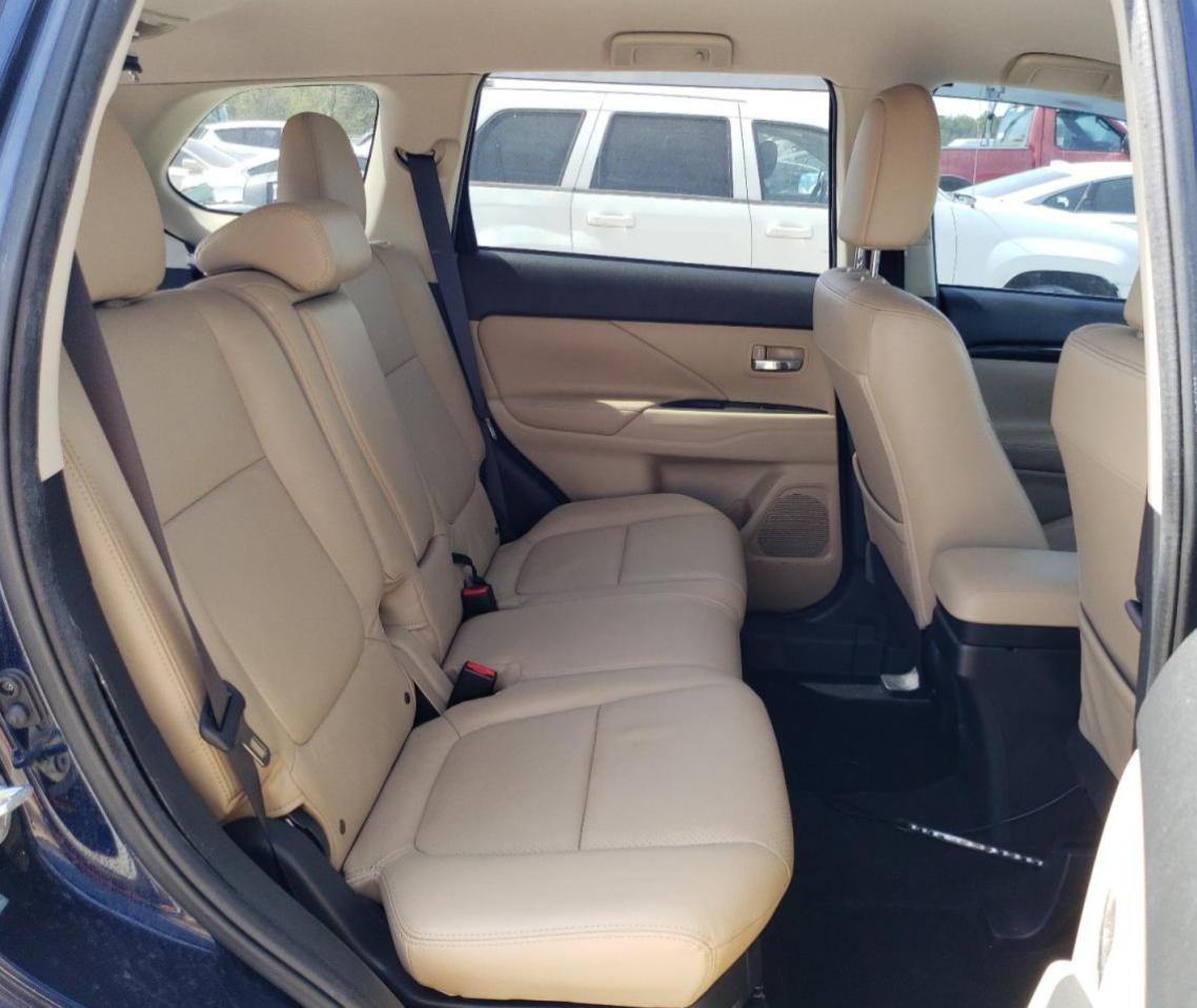 2016 Mitsubishi Outlander - Image 11