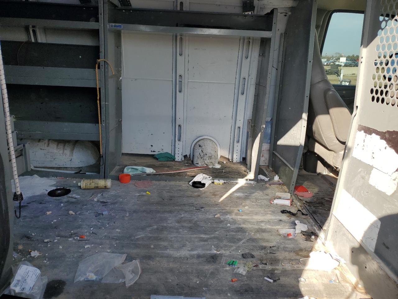 2008 GMC Savana - Image 12