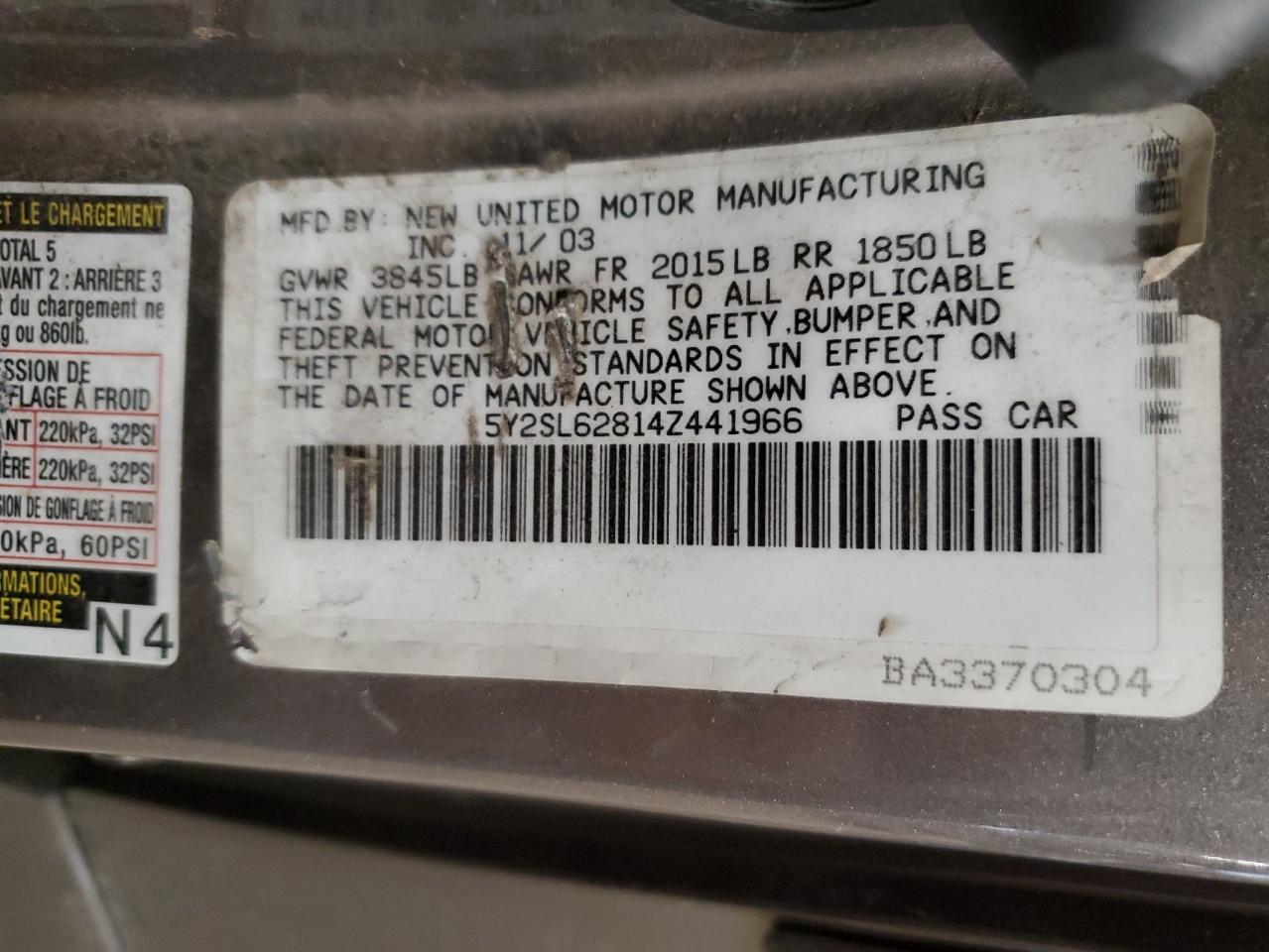 2004 Pontiac Vibe - Image 12