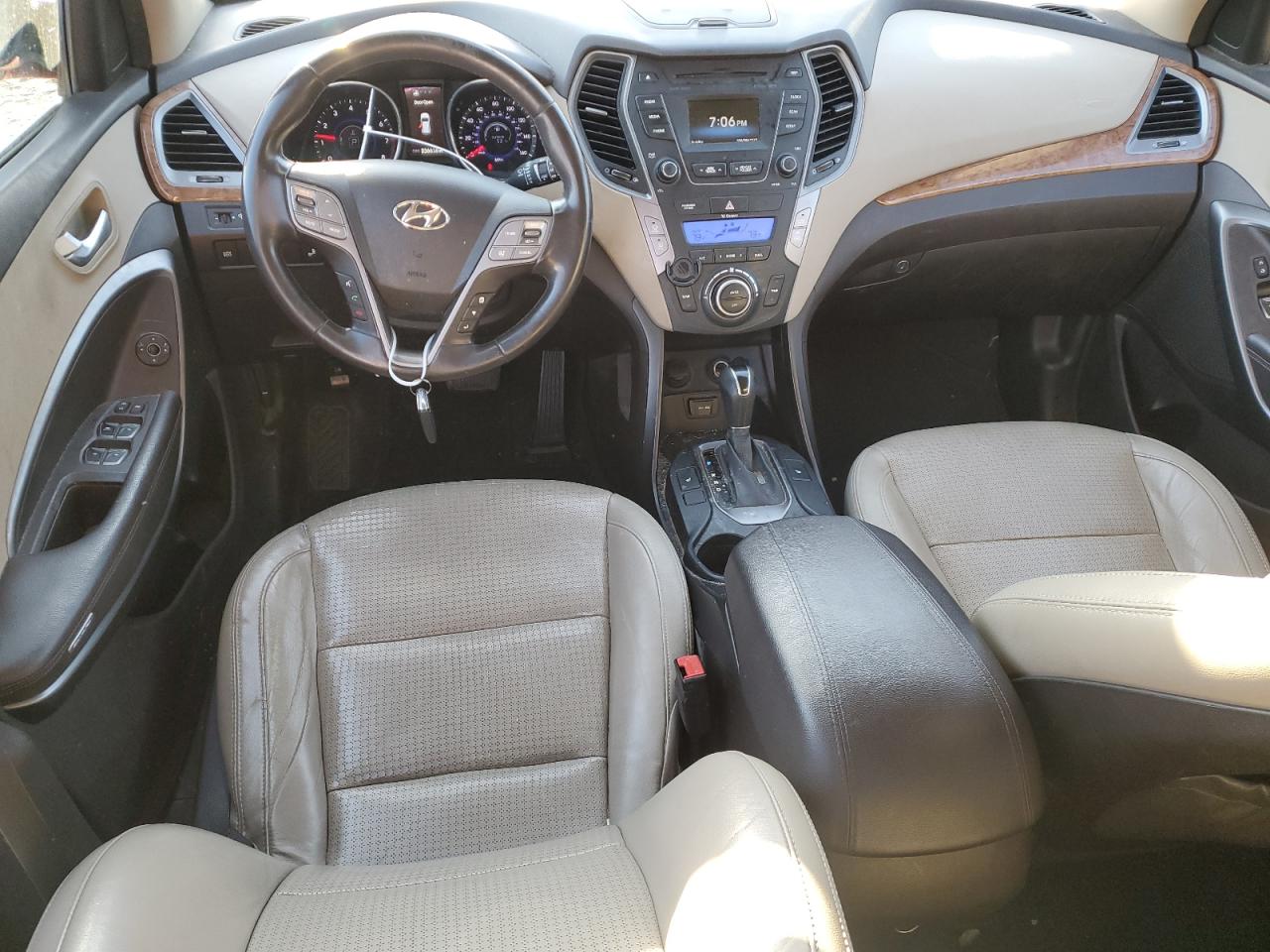 2014 Hyundai Santa Fe - Image 10
