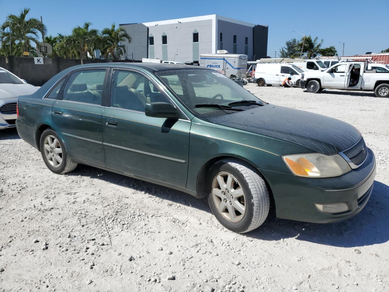 2001 Toyota Avalon - Image 4
