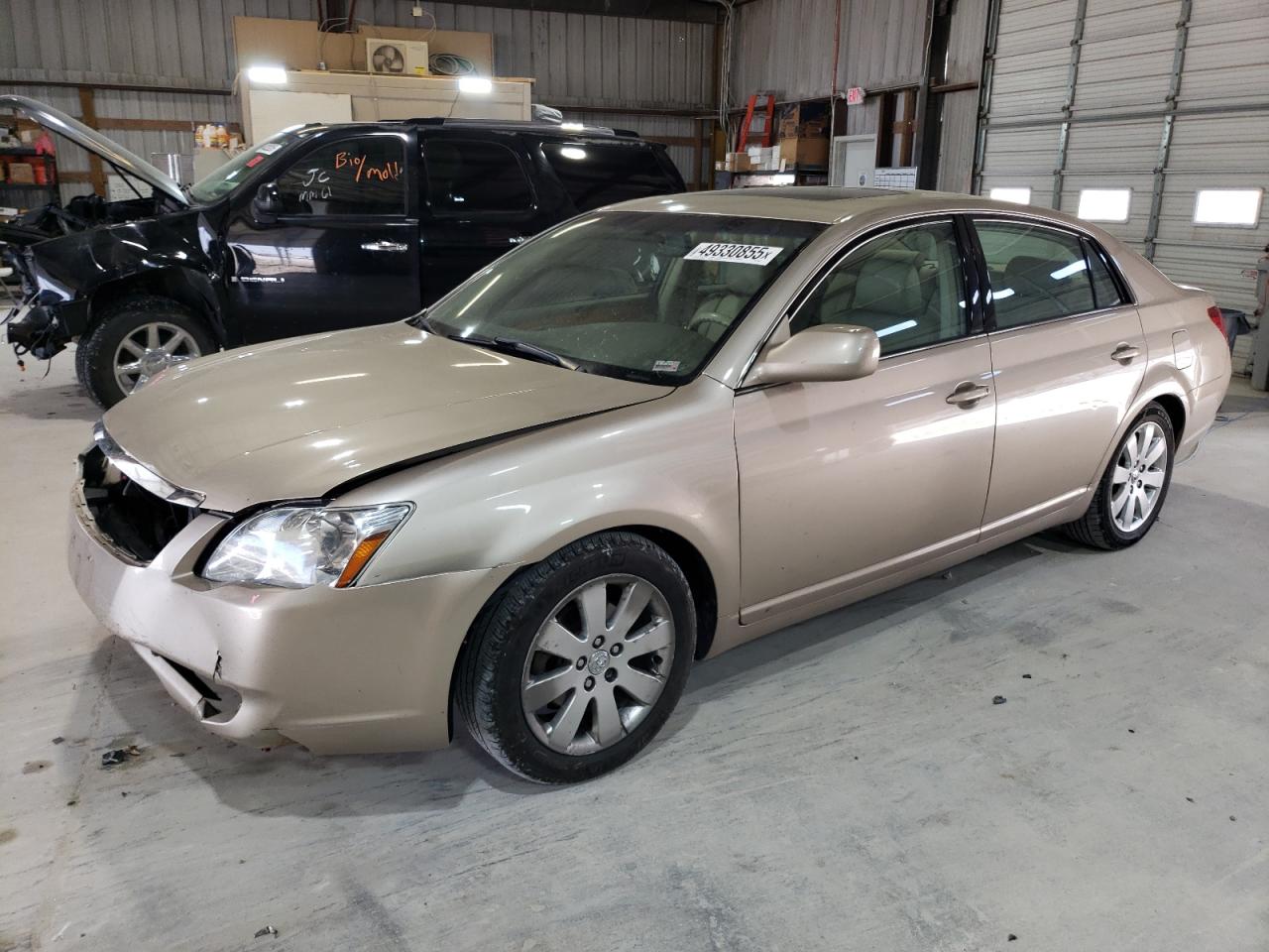 2006 Toyota Avalon - Image 1