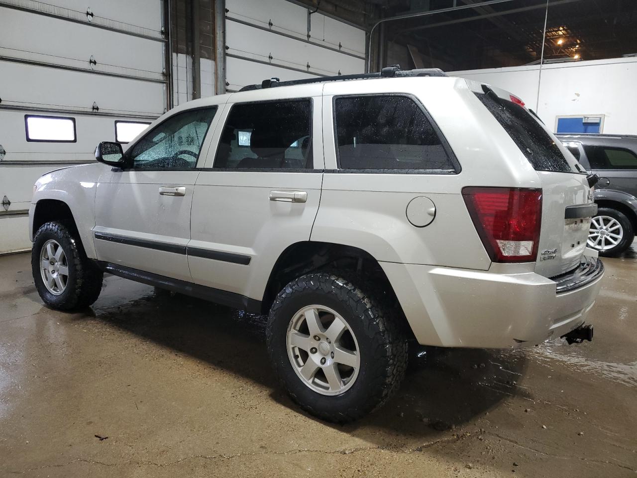 2009 Jeep Grand Cherokee - Image 2