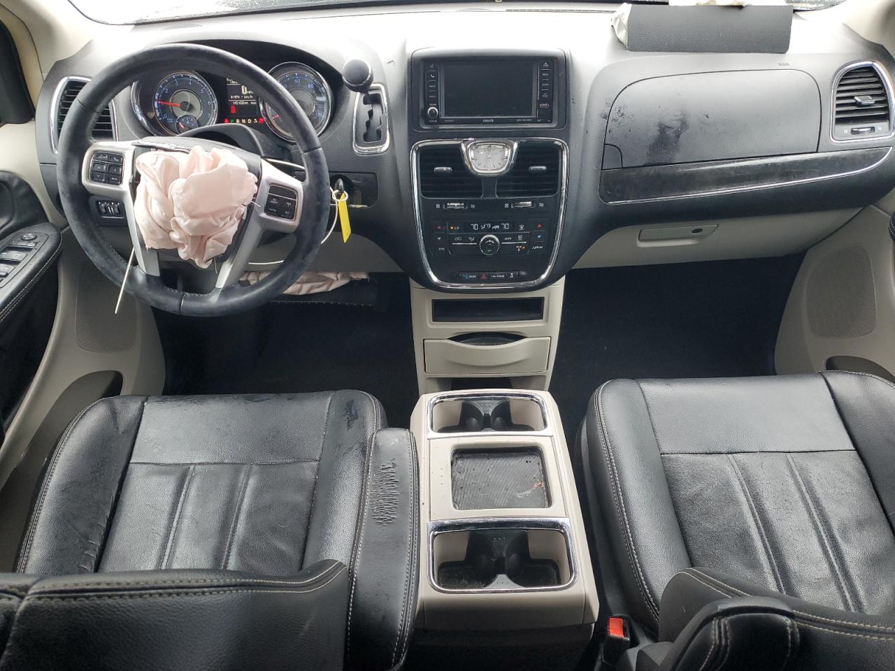 2015 Chrysler Town & Country - Image 8