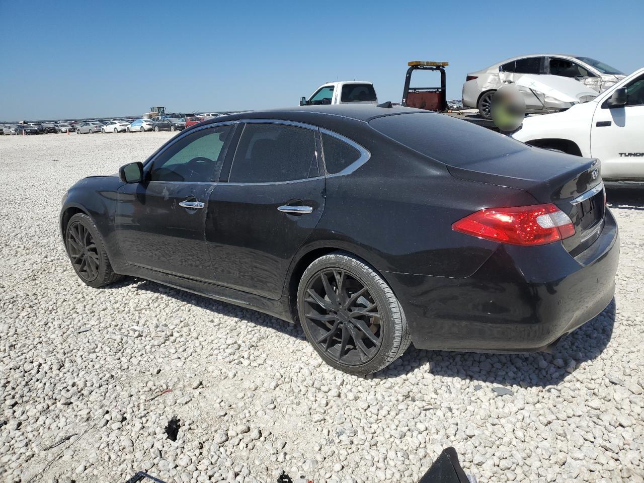 2013 Infiniti M - Image 2