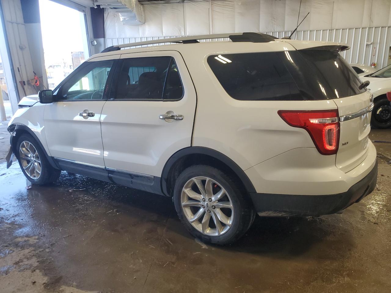 2015 Ford Explorer - Image 2