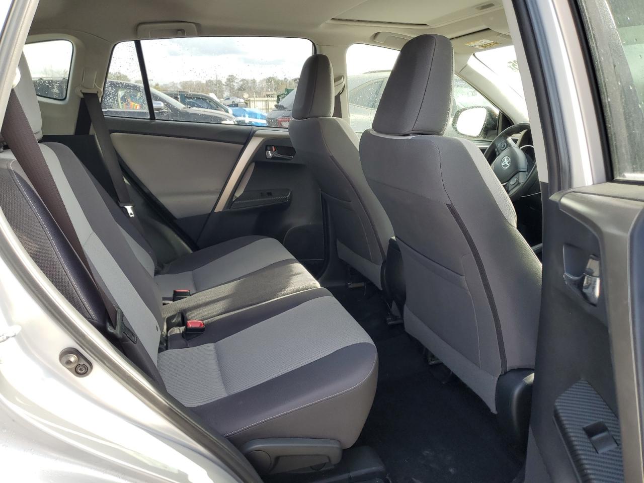2015 Toyota RAV 4 - Image 11