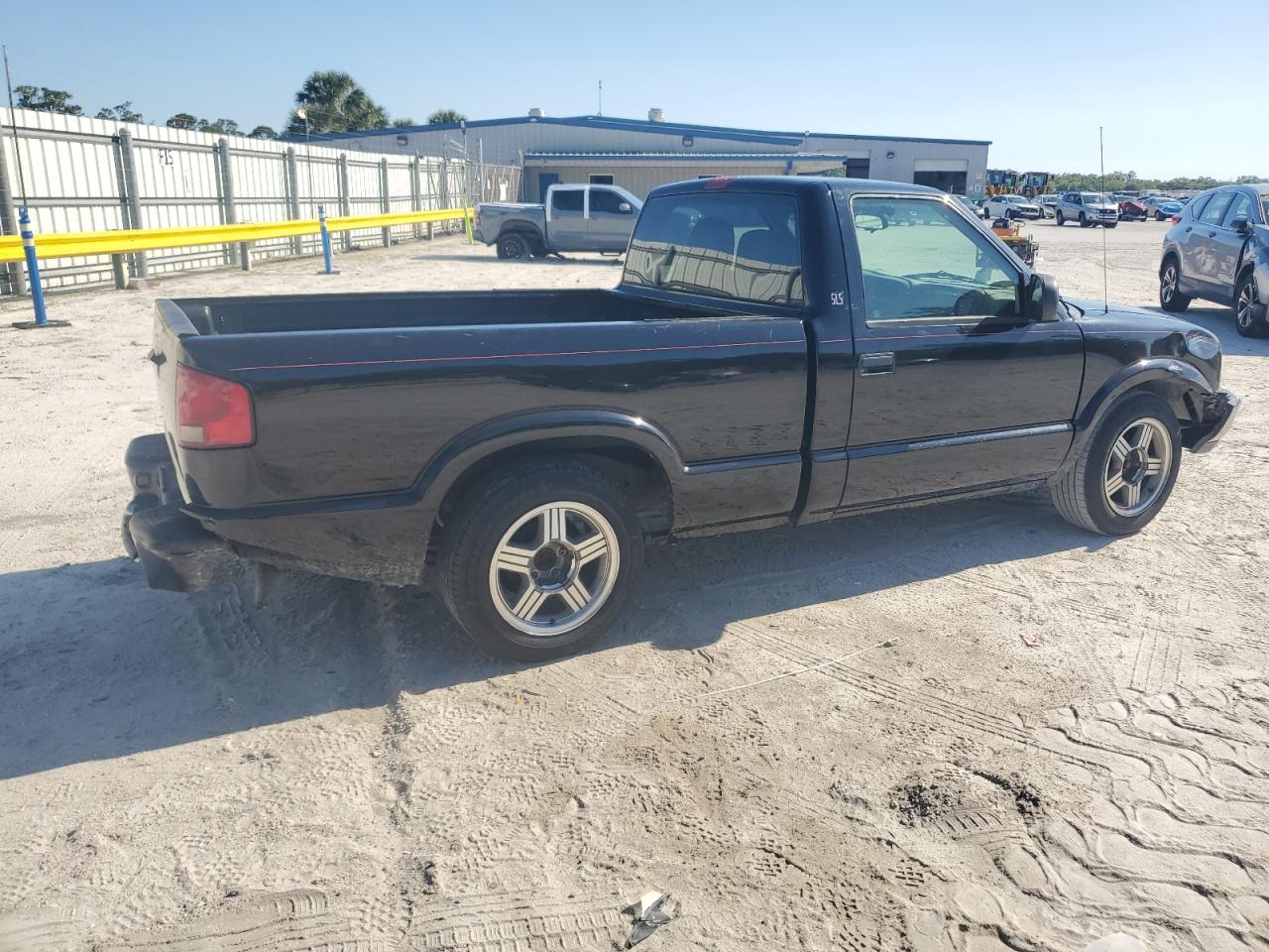 2000 GMC Sonoma - Image 3
