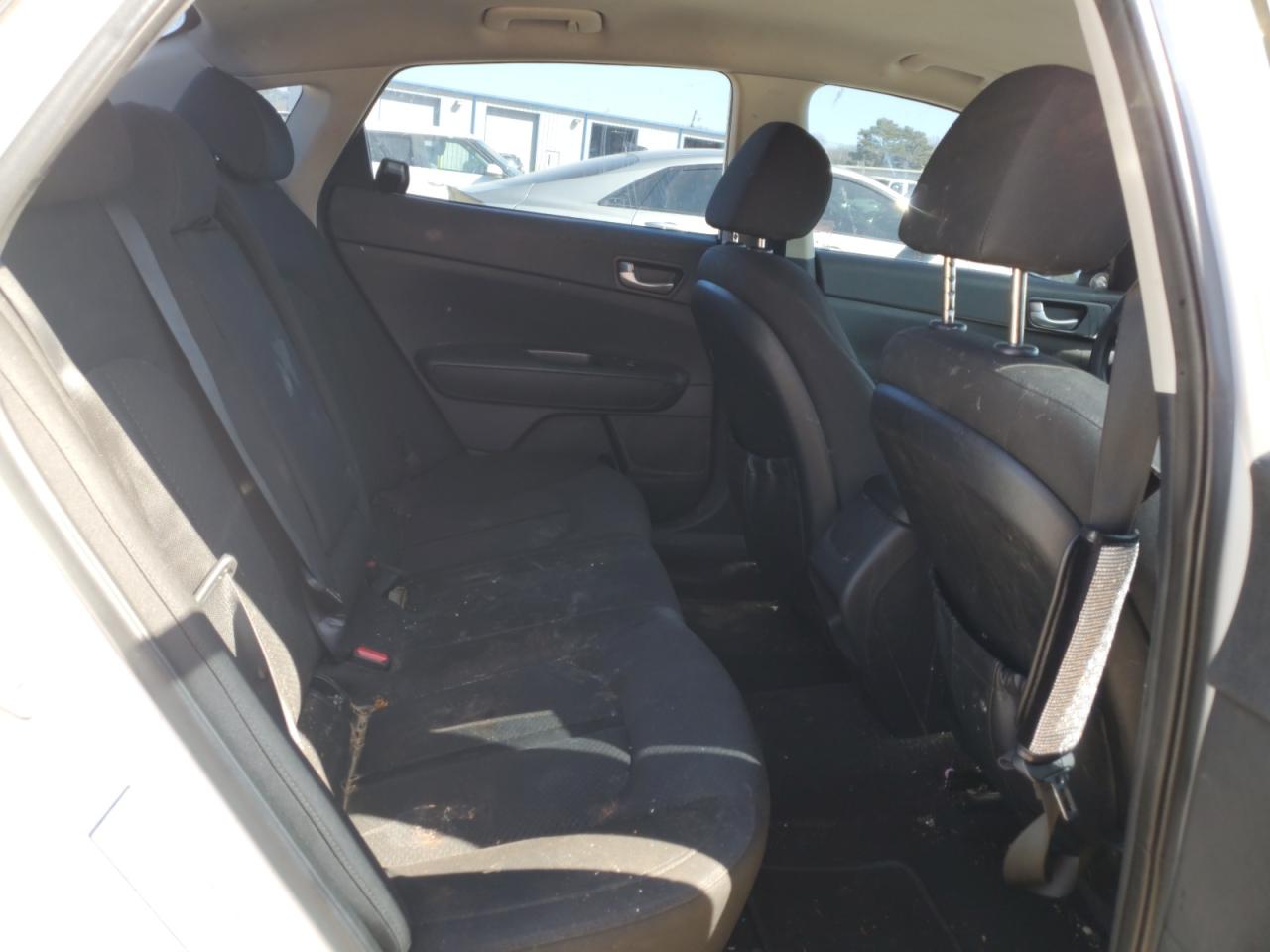 2016 Kia Optima - Image 10