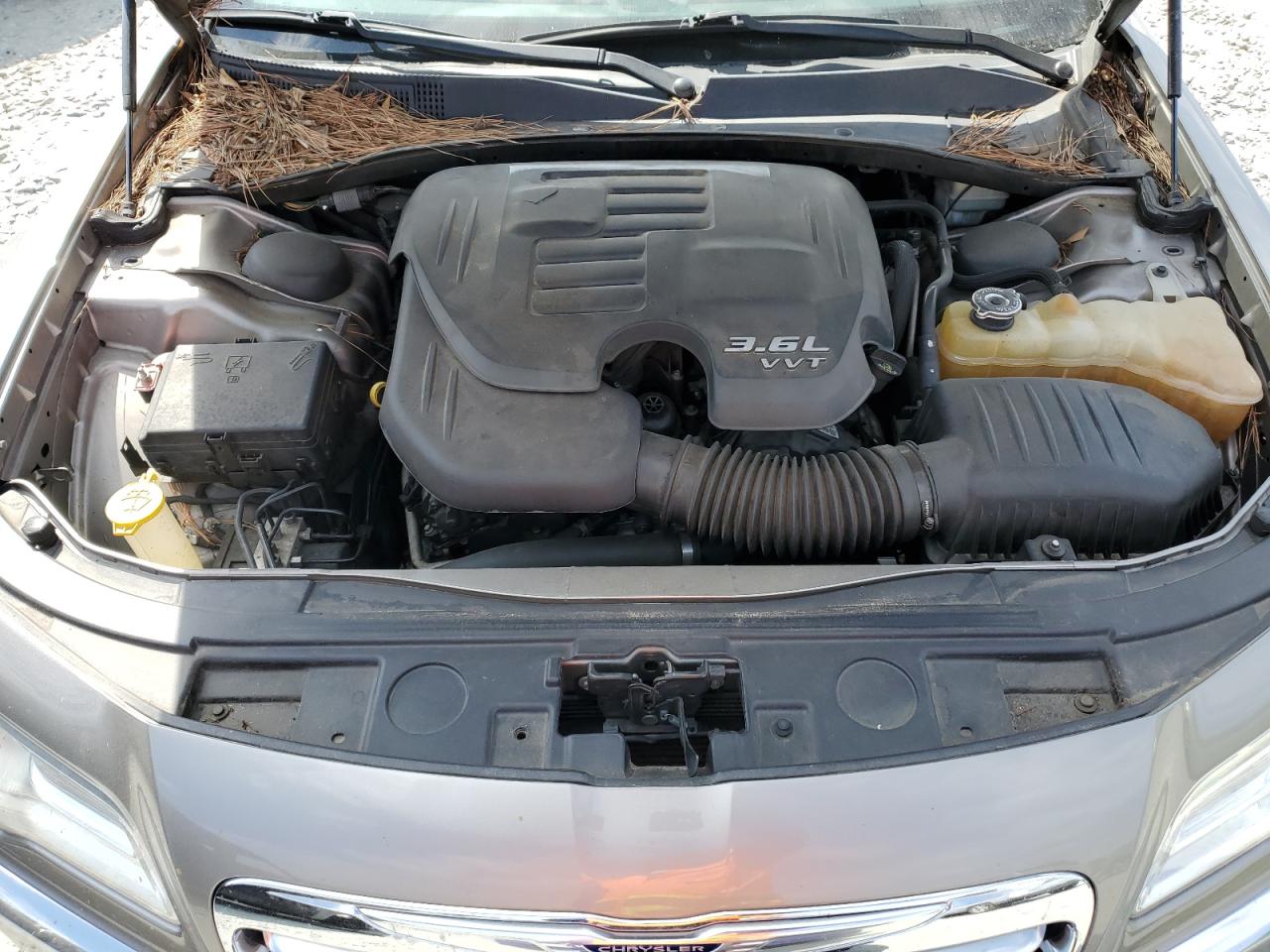 2014 Chrysler 300 - Image 11