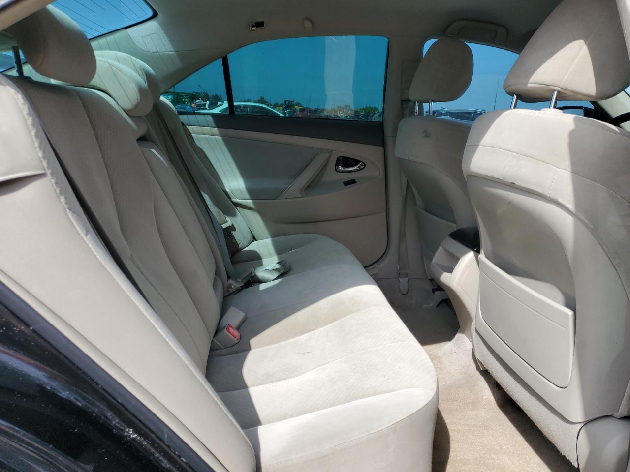 2009 Toyota Camry - Image 11