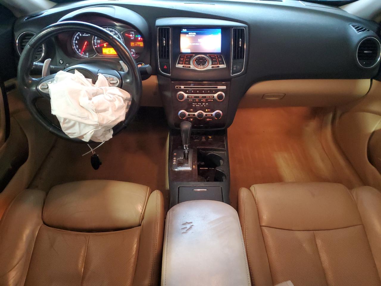 2010 Nissan Maxima - Image 8