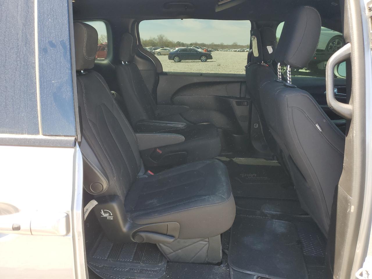 2018 Chrysler Pacifica - Image 11