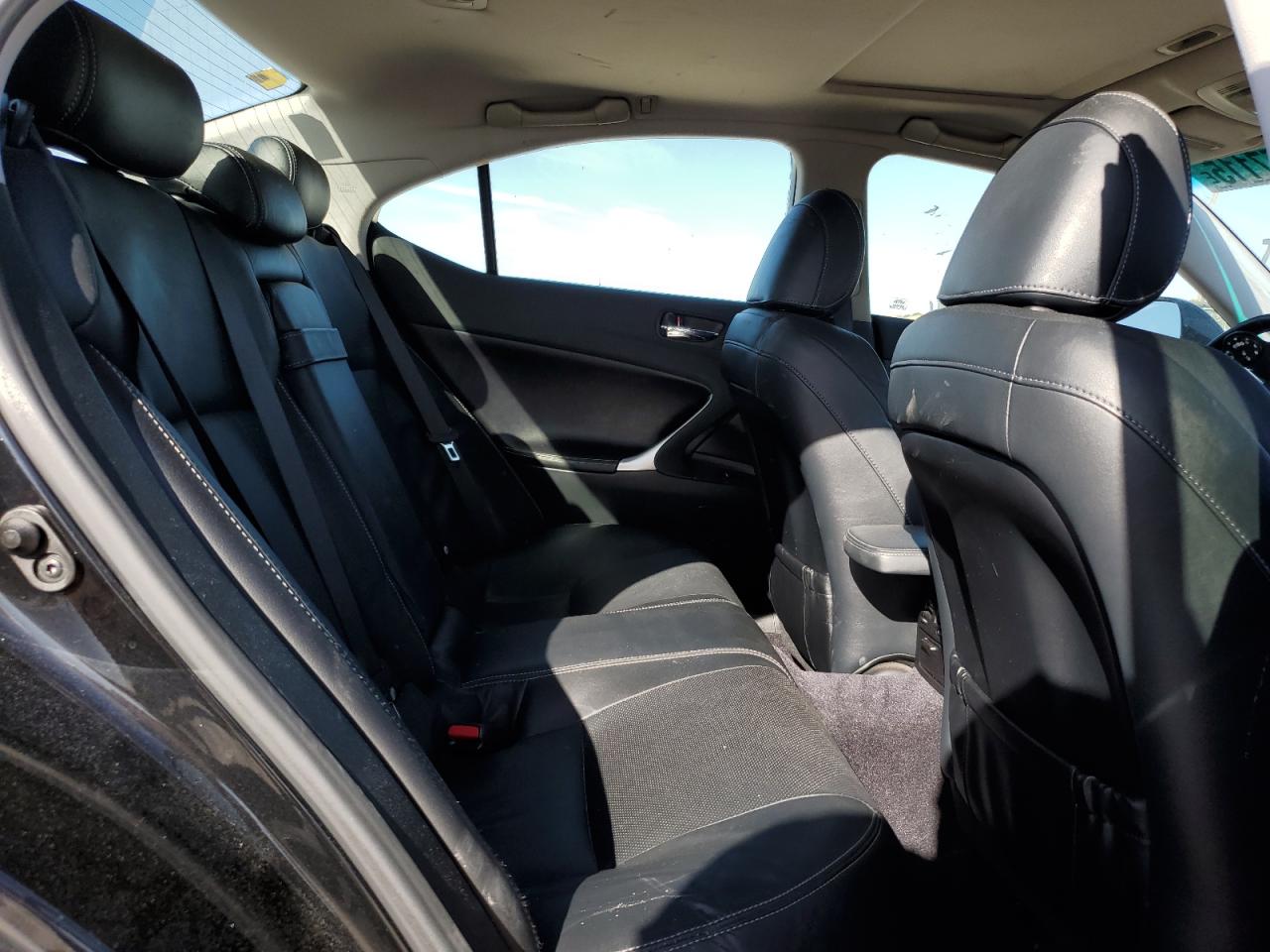 2011 Lexus IS - Image 10