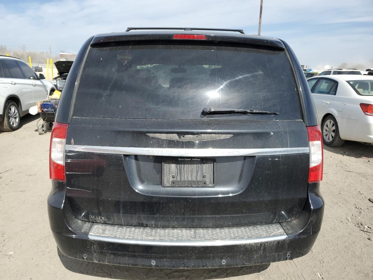 2011 Chrysler Town & Country - Image 6