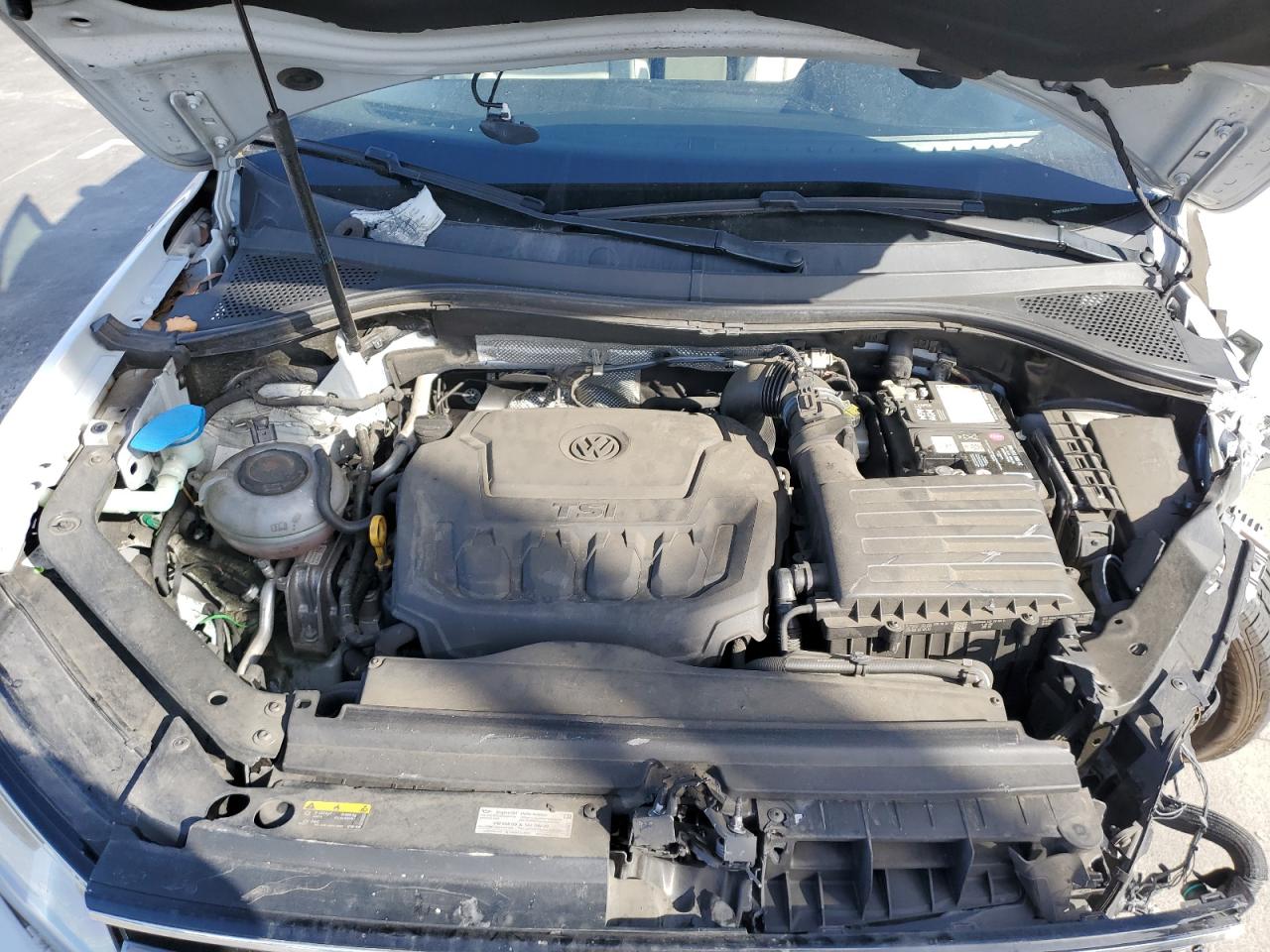 2018 Volkswagen Tiguan - Image 13