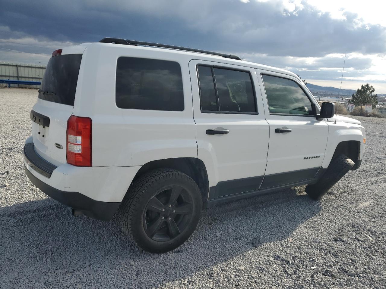 2015 Jeep Liberty (Patriot) - Image 3