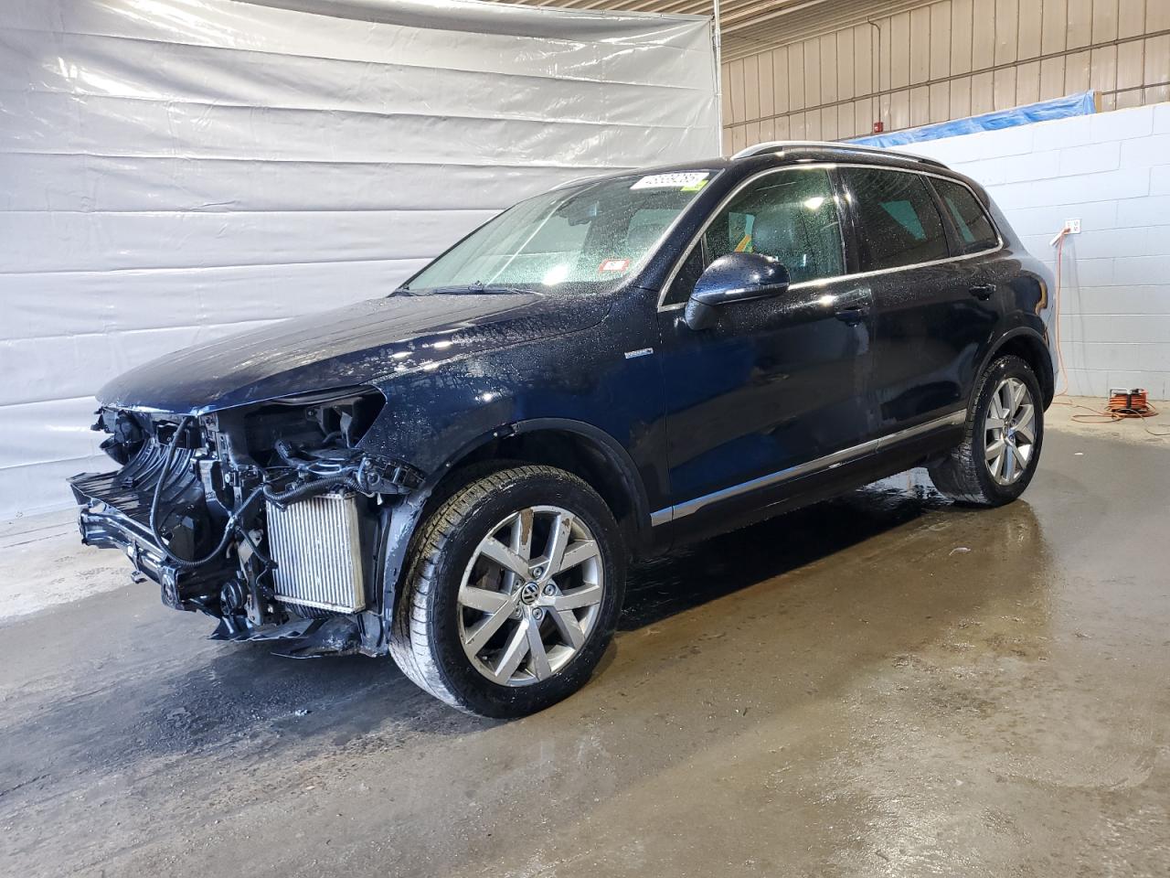 2014 Volkswagen Touareg V6 Tdi for Sale in Candia, NH - Front End