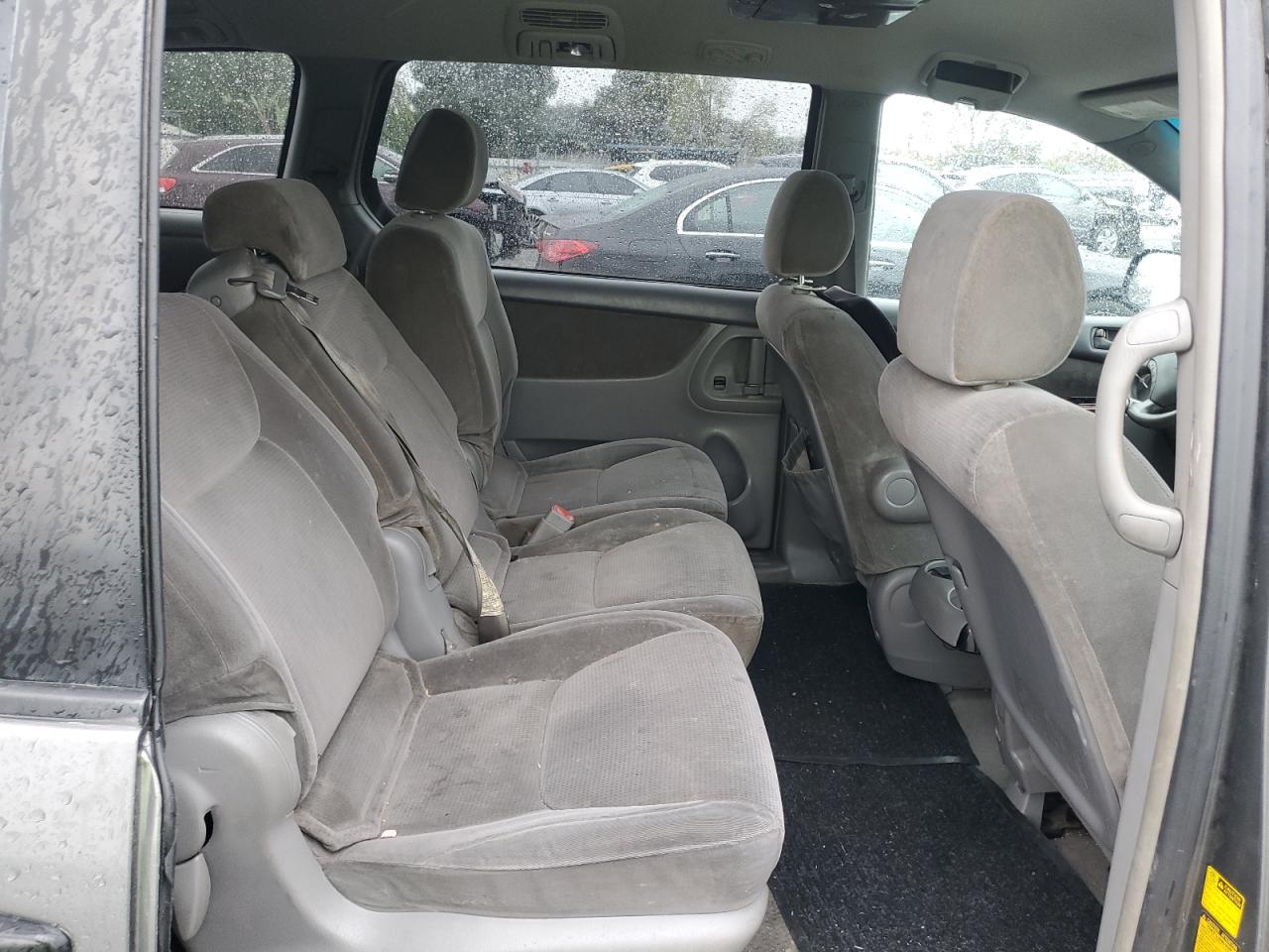 2004 Toyota Sienna - Image 11