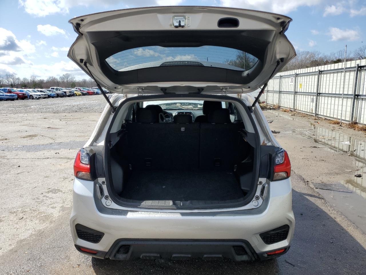 2021 Mitsubishi Outlander - Image 6