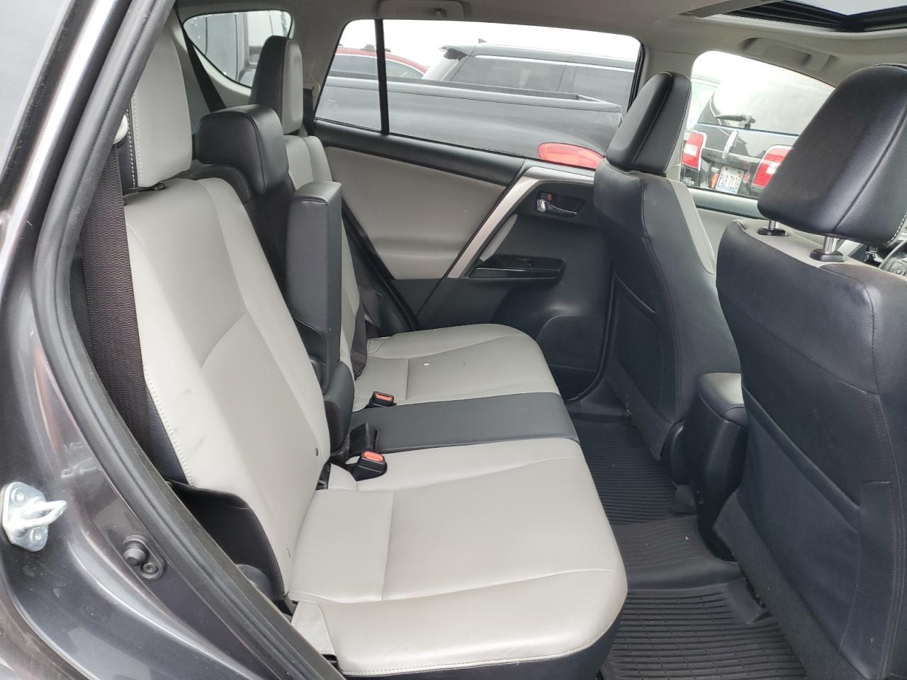 2017 Toyota RAV 4 - Image 11