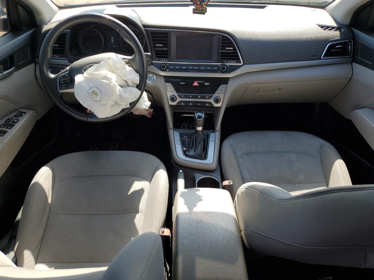 2018 Hyundai Elantra - Image 8