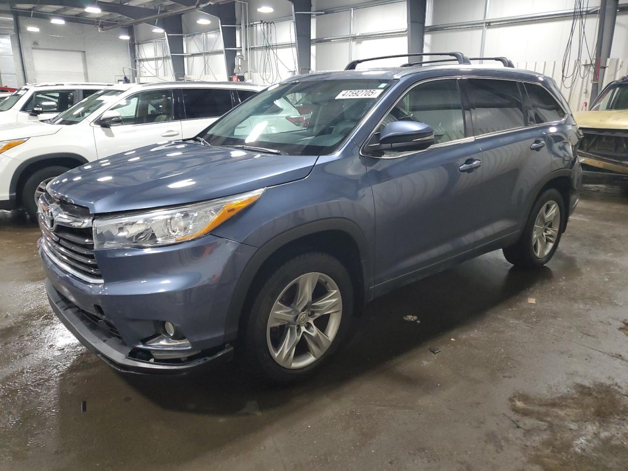 2015 Toyota Highlander - Image 1