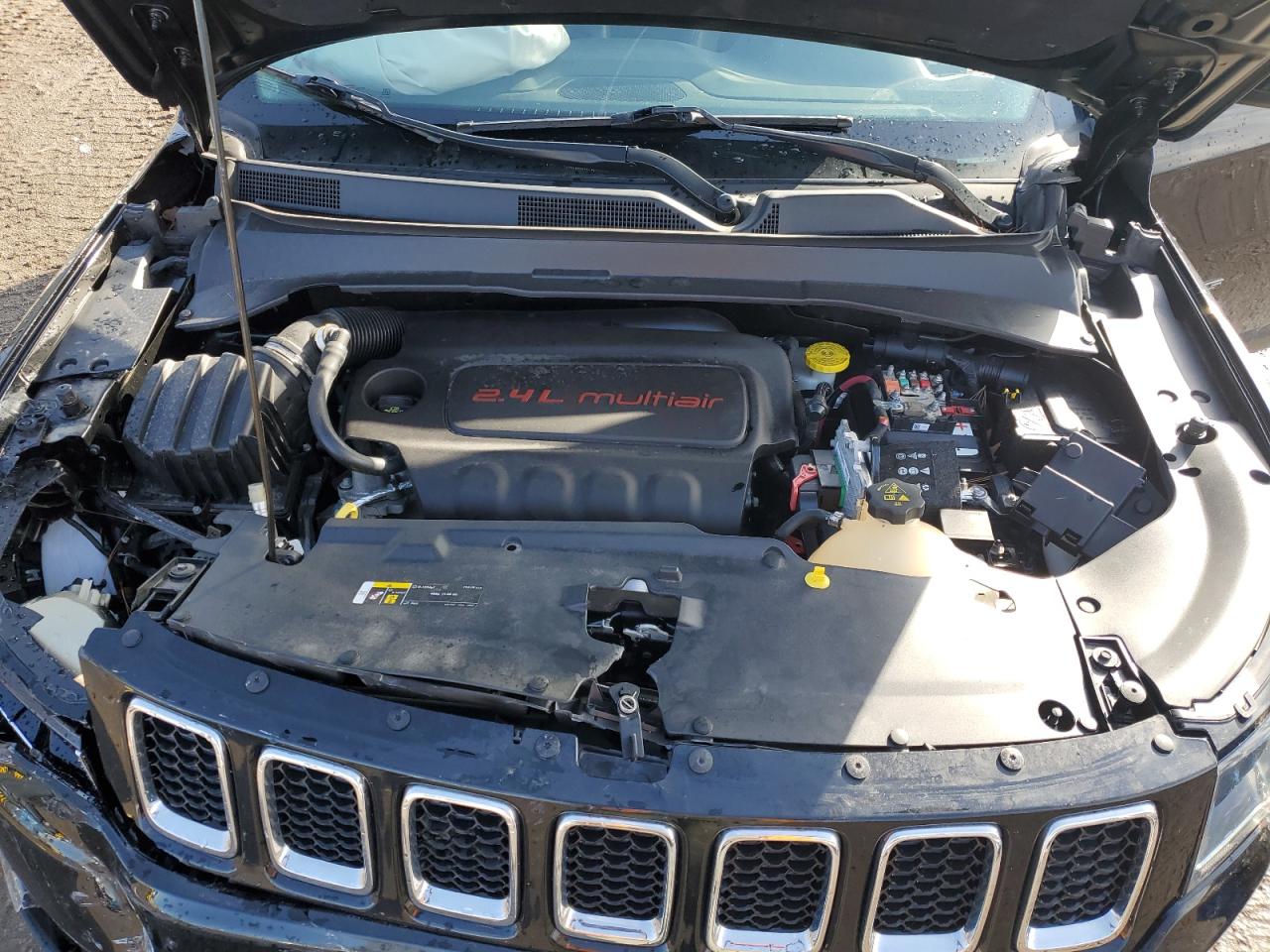 2018 Jeep Compass - Image 13