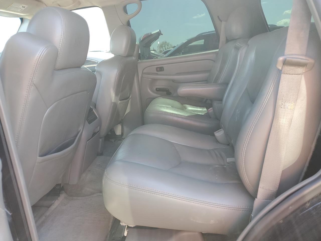 2005 Chevrolet Tahoe - Image 12