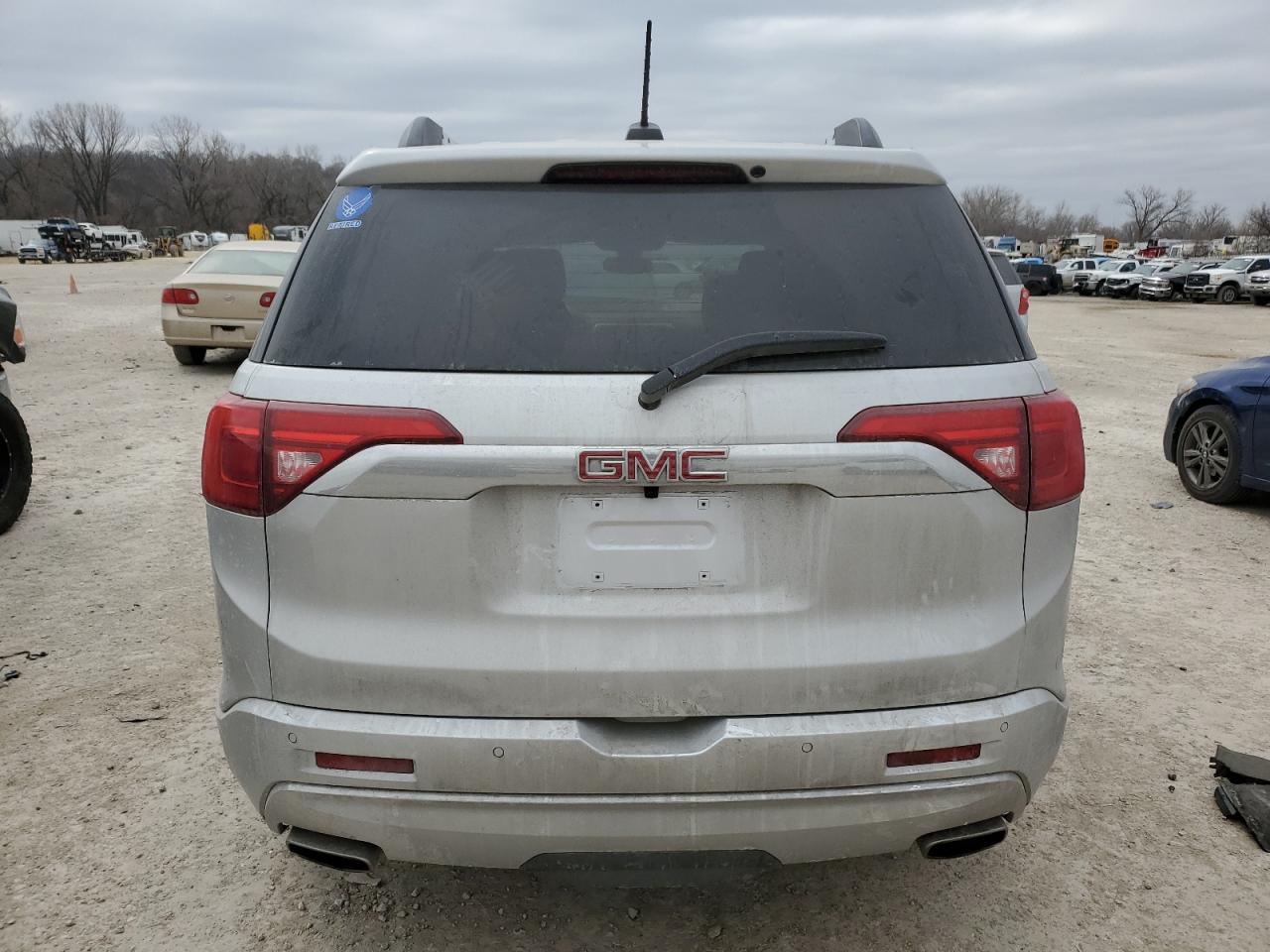2019 GMC Acadia - Image 6